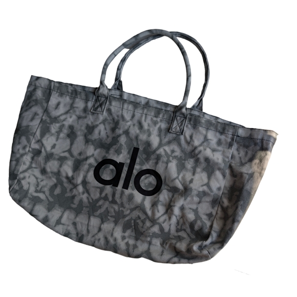 ALO Yoga Handbags - Alo Yoga tote bag